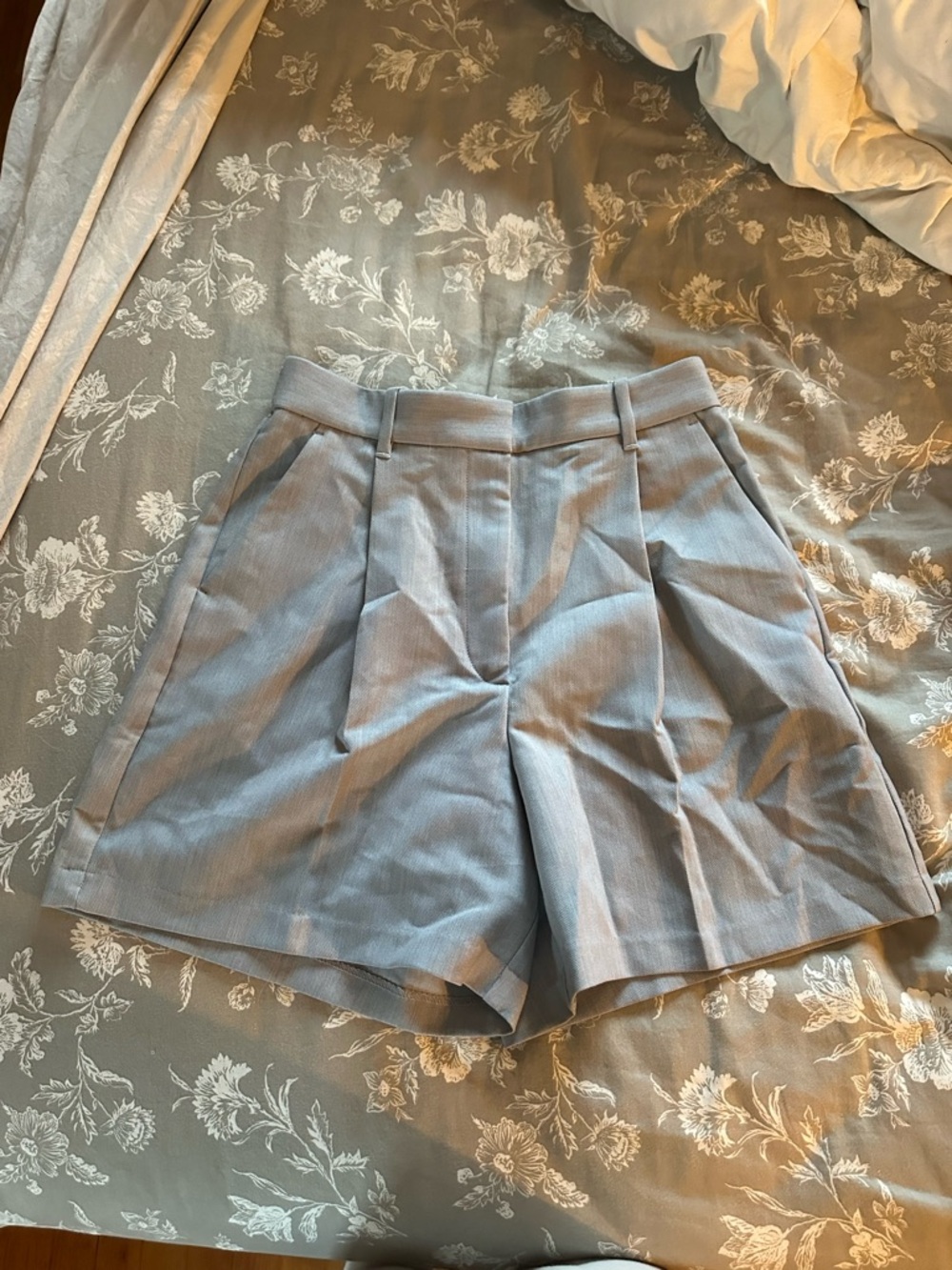 NWT Abercrombie High Waisted Tailored Shorts - size small